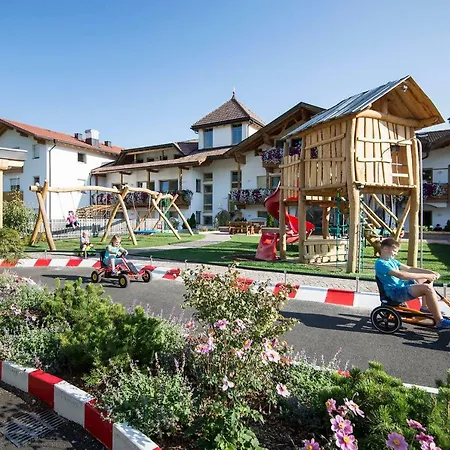 Hotel Family Alpenhof 4*